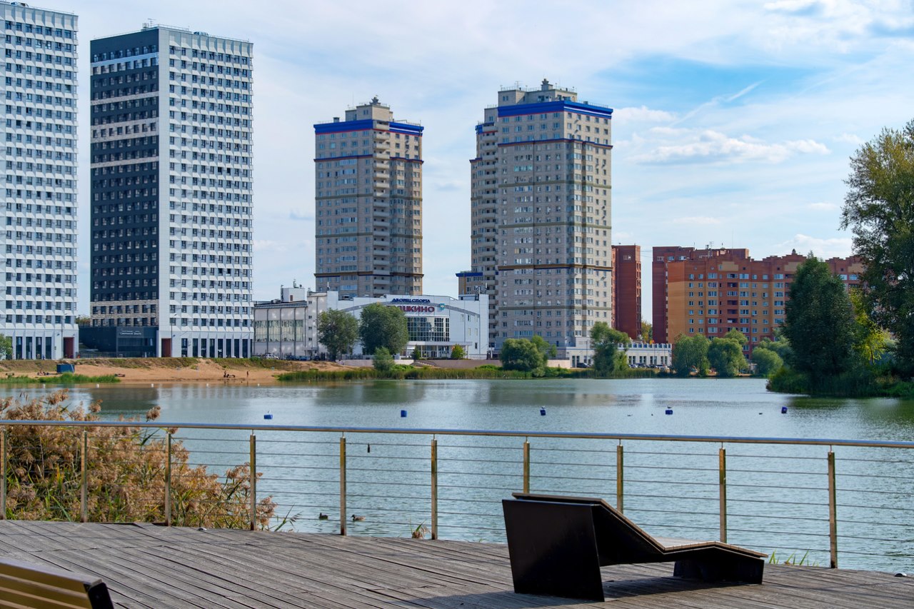 Все удачно сочетается в Пушкино - и вода, и лес, и городская застройка. Фото: © MК / Фотобанк Лори