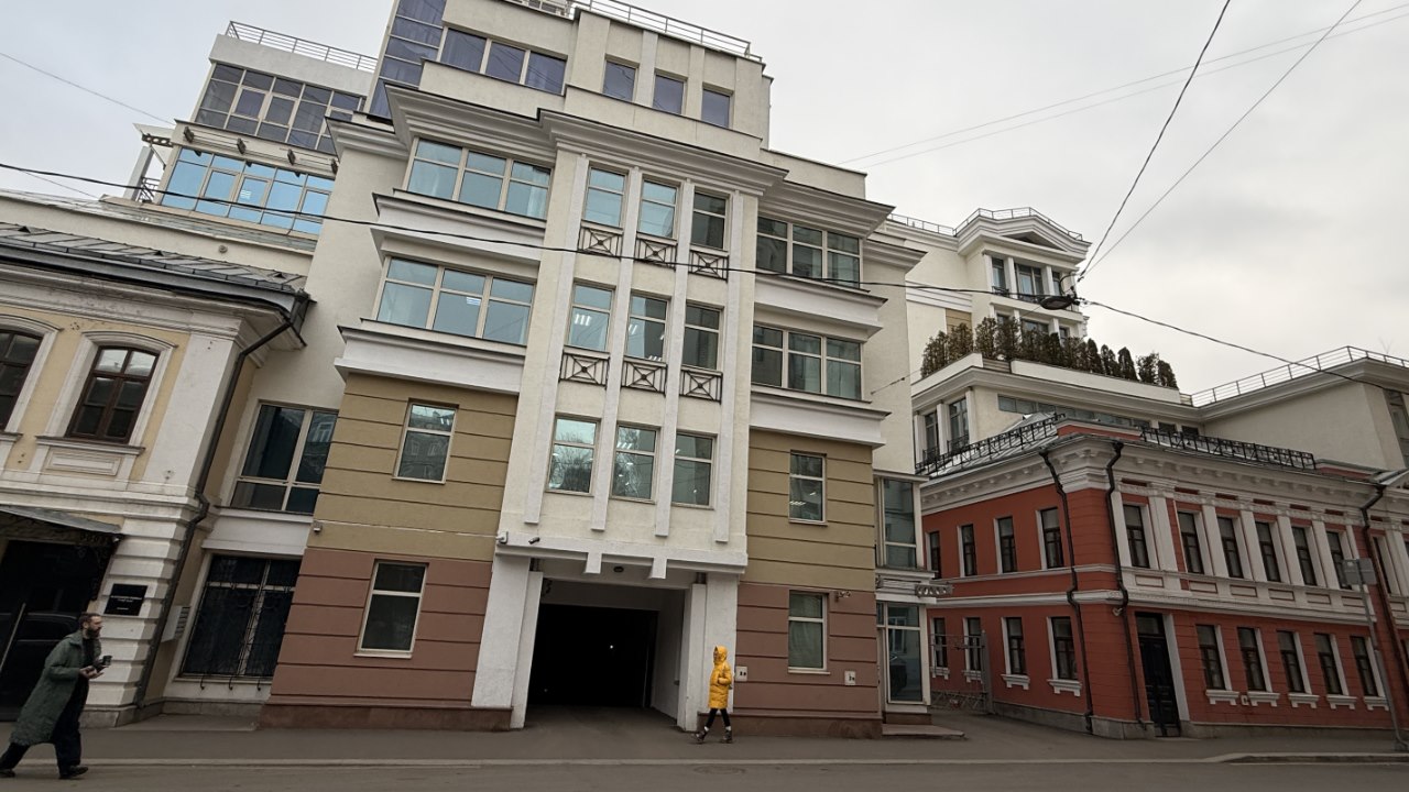 К старинному особнячку вплотную пристроили бизнес-центр. Фото: Мир Квартир