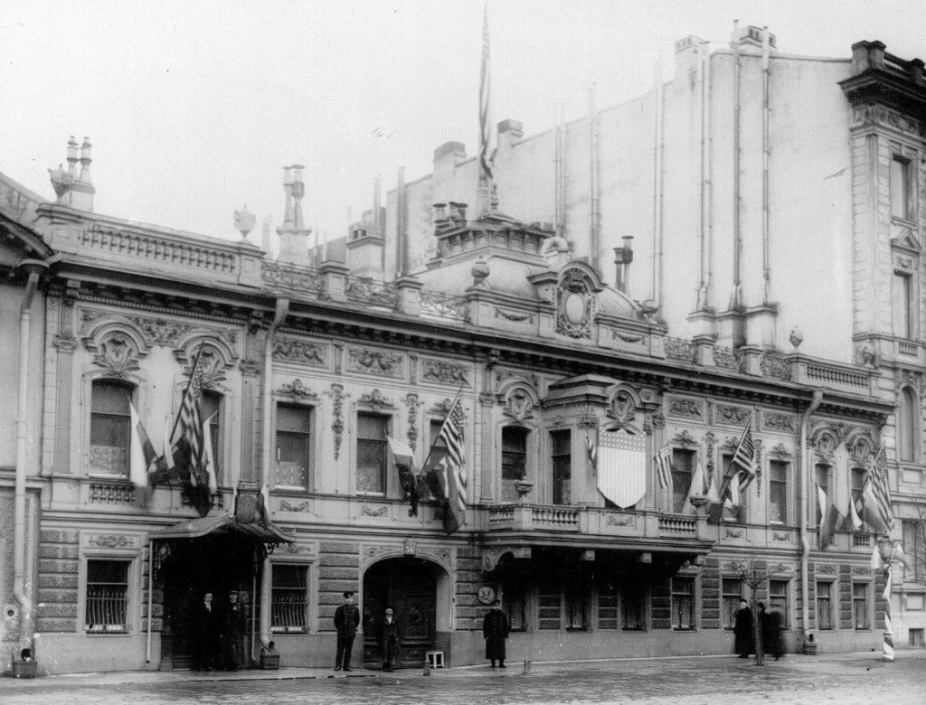 Фурштатская улица в Петербурге. Русский модерн, стиль Людовика XVI и  дворцовые флигели с квартирами от 3,3 млн рублей — Обзоры рынка  недвижимости в интернет-журнале МИР КВАРТИР