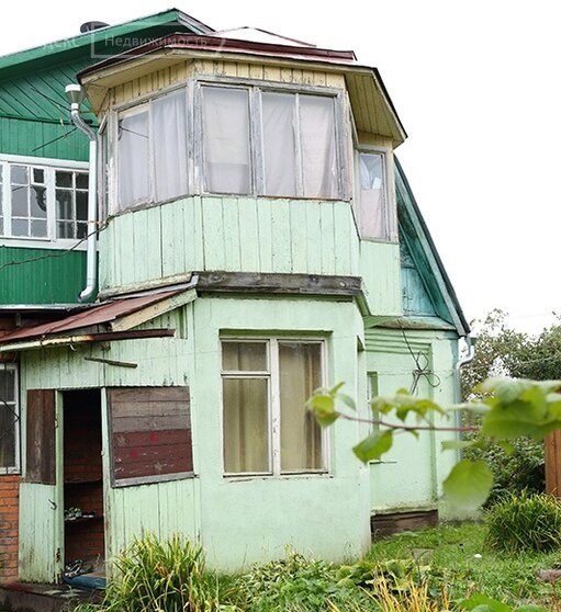 Половину двухэтажного дома продают за 4,5 млн. Фото: Мир Квартир