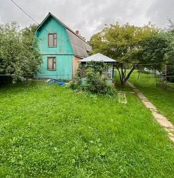 Дачу с коммуникациями в СНТ можно купить за 5,7 млн. Фото: avito.ru