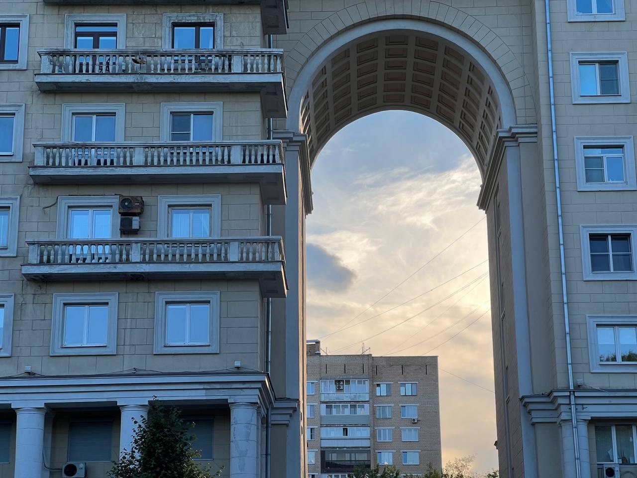 Жильцы сталинок высоко ценят просторные комнаты, высокие потолки, широкие подоконники, хорошую звукоизоляцию. Фото: Мир квартир