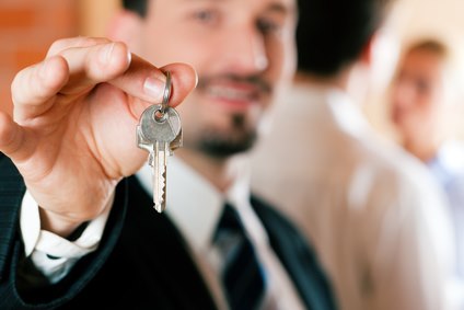 Долю в ипотечной квартире можно продать, но сначала надо предложить ее другим владельцам. Фото: Fotolia.com