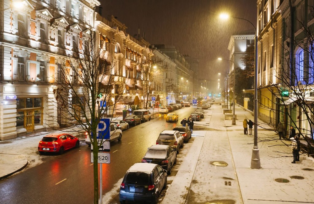 Неглинный проезд стал улицей в начале 1920-х, а старую Неглинную, проходившую вдоль Александровского сада, назвали Манежной улицей. Фото: yamoskva.com